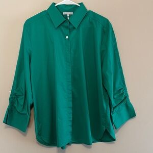 Women's Emerald Green Button-Down Shirt with Three-Quarter Sleeves